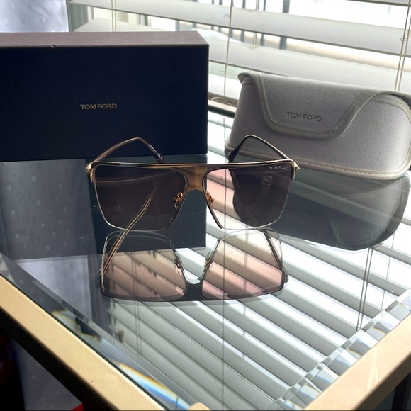 New TOM FORD Sunglasses - Picture 3 of 11